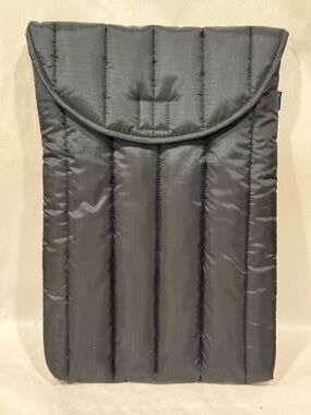 Baggu 13-inch Puffy Laptop Sleeve Bag Black Nylon NWOT Never Used